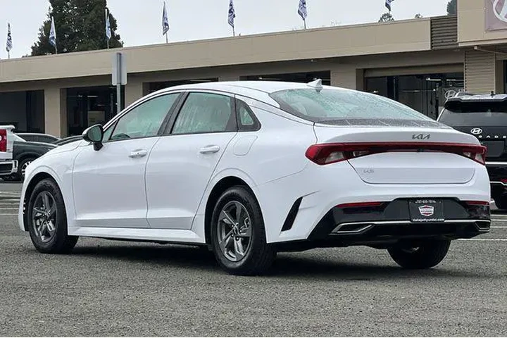 $18990 : Kia K5 2023 LXS 4dr Sedan image 9