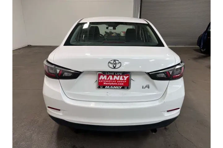 $13944 : Toyota Yaris iA 2017 image 4