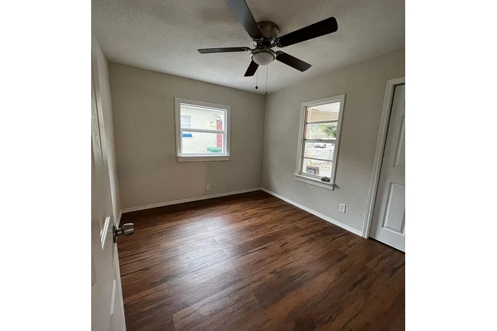 $900 : Casa bellamente renovada con image 7