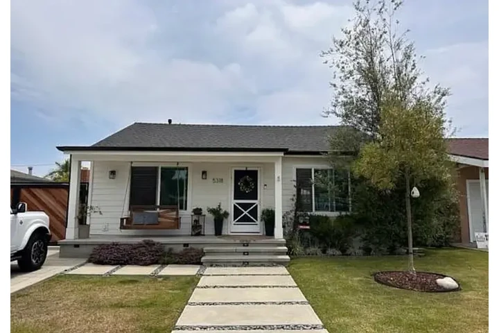 $1695 : Newly renovated multi-unit, image 1