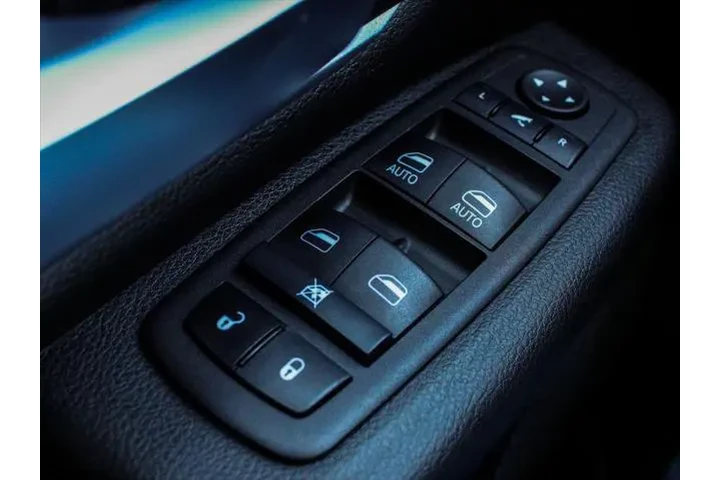 $35990 : Ram 1500 2023 4x4 Big Horn 4 image 9