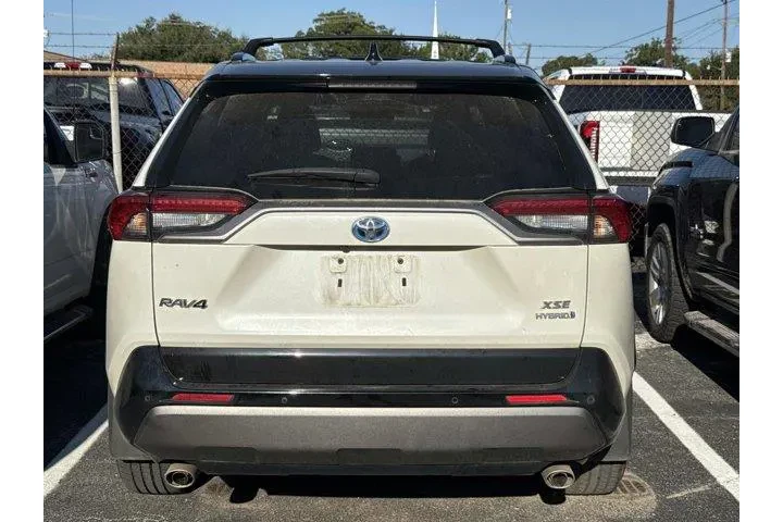 Toyota RAV4 Hybrid 2021 AWD image 3