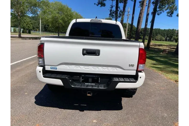 $32035 : Toyota Tacoma 2021 4x4 SR5 V image 5