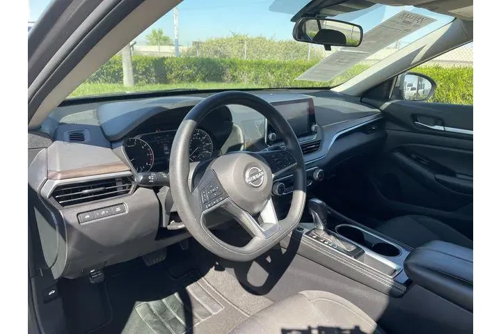 $18999 : Nissan Altima 2023 2.5 SV 4d image 10