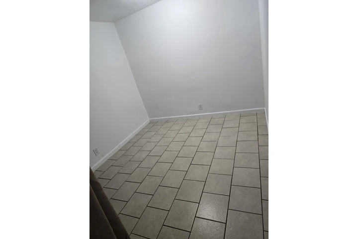 $650 : Parte de la sala image 2