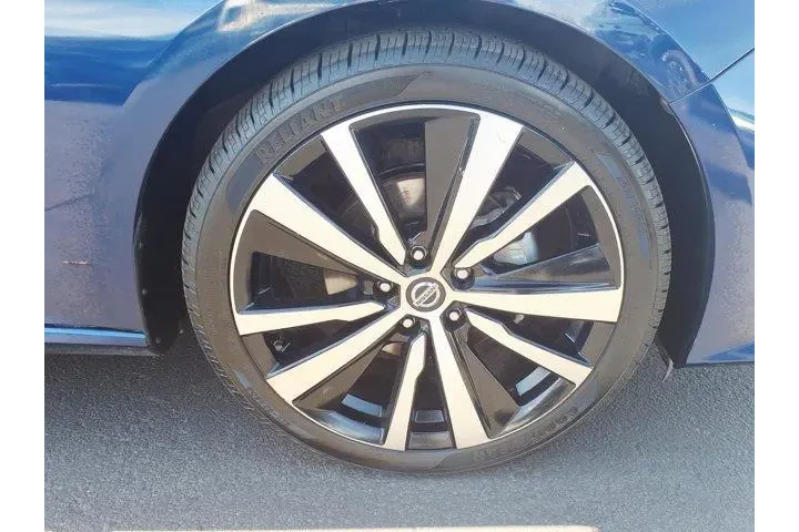 $17977 : Nissan Altima 2022 2.5 SR 4d image 9