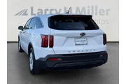 Kia Sorento 2021 LX 4dr SUV thumbnail