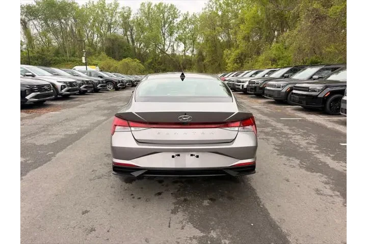 $20900 : Hyundai ELANTRA 2023 SEL 4dr image 4