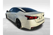 $21985 : Nissan Altima 2023 2.5 SR 4d thumbnail