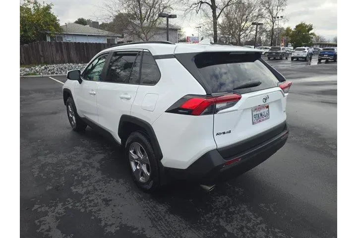 $26995 : Toyota RAV4 2022 XLE 4dr SUV image 5