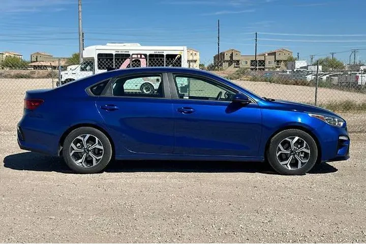 $15888 : Kia Forte 2021 LXS 4dr Sedan image 3