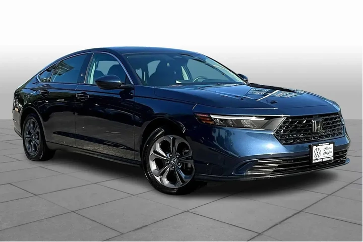 $25988 : Honda Accord 2023 EX 4dr Sed image 2