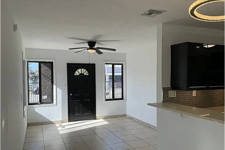 $2000 : HOUSE FOR RENT IN MAIMI FL image 9