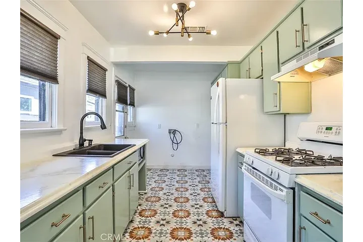 $1300 : 3489 N D St, San Bernardino, C image 1