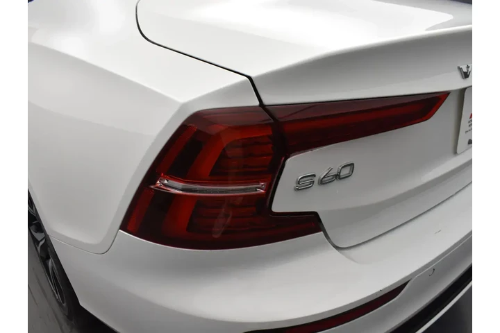 $22426 : Volvo S60 2024 B5 Core Dark image 8