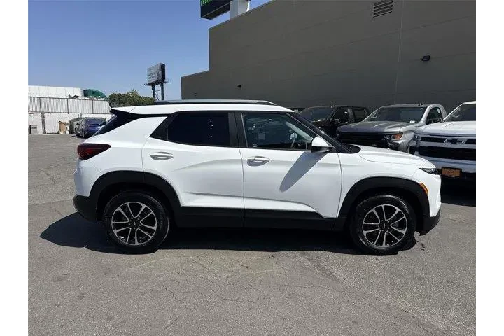 $20300 : Chevrolet Trailblazer 2025 L image 2