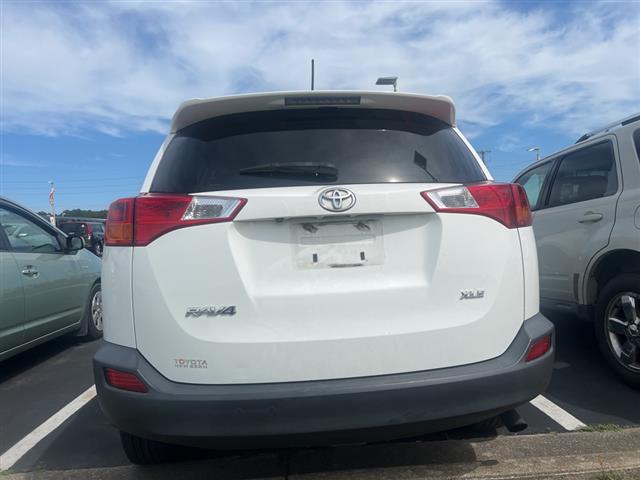 $8000 : PRE-OWNED 2014 TOYOTA RAV4 XLE image 9