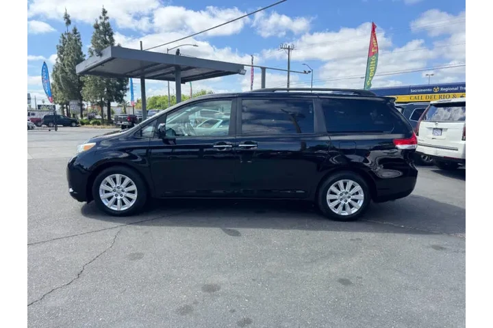 $8998 : 2011 Sienna XLE 7-Passenger image 10