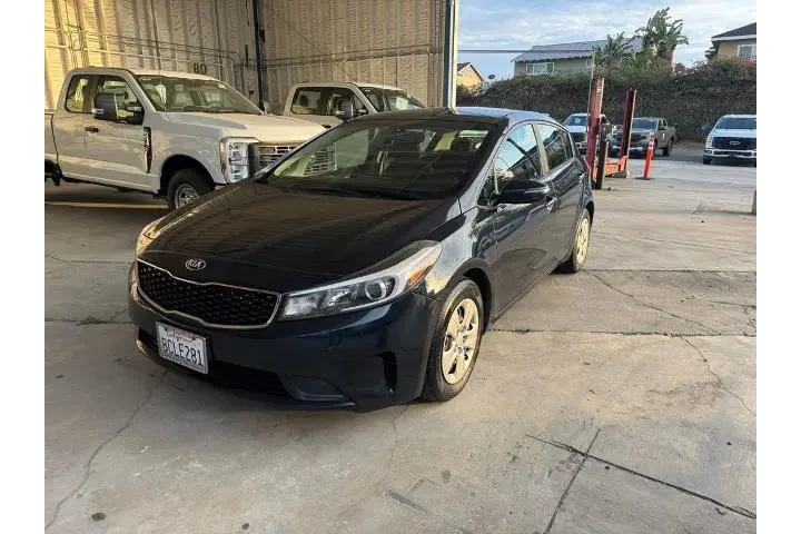 $9489 : Kia Forte5 2017 LX 4dr Hatch image 2