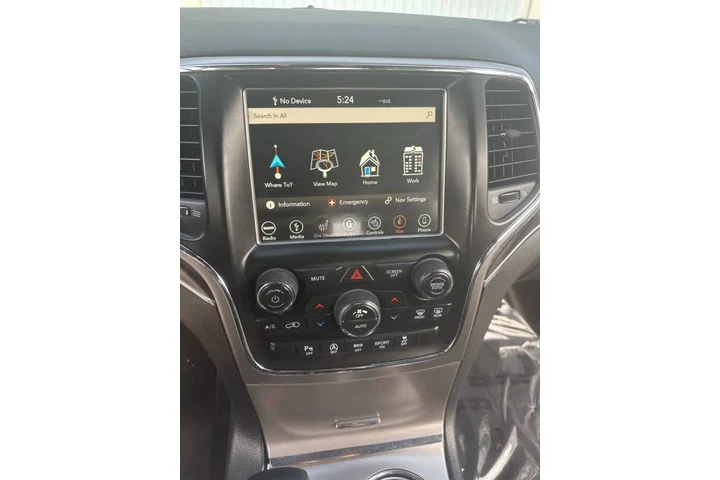 2018 Grand Cherokee Limited image 10