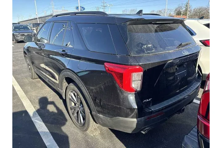 $34244 : Ford Explorer 2023 AWD XLT 4 image 2