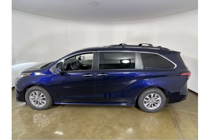 $38694 : 2022 Sienna XLE image 10