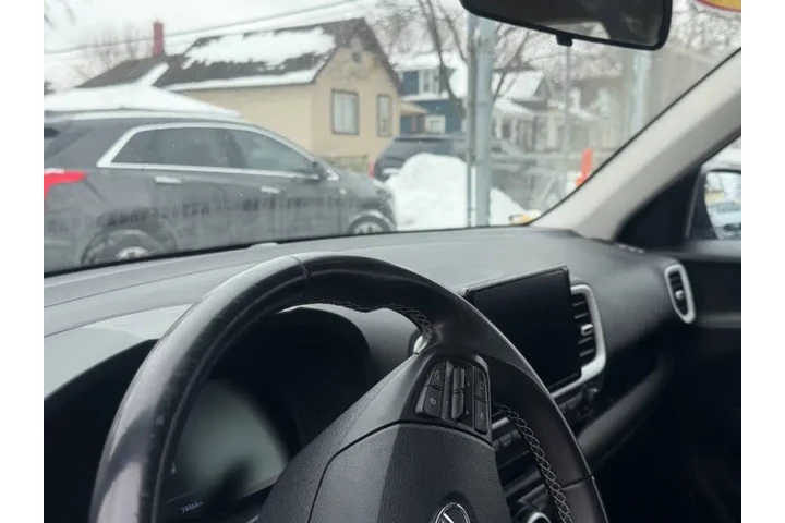 $18995 : 2023 Venue Limited image 10