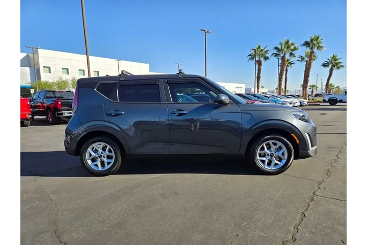 $18793 : Kia Soul 2024 LX 4dr Crossov image 7