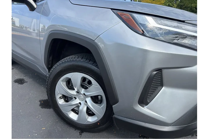 $25000 : Gold Certified2023 RAV4 LE image 7