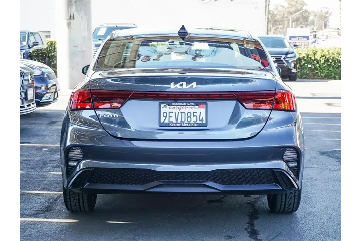 $17991 : Kia Forte 2023 LXS 4dr Sedan image 7