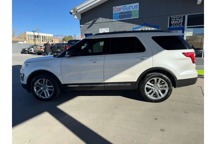 2016 Explorer XLT FWD image 8