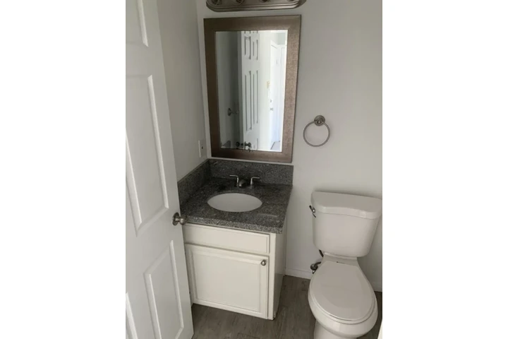 $1400 : 1Bed 1Bath Apt in South LA image 8