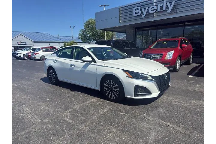 $18995 : Nissan Altima 2023 2.5 SV 4d image 2
