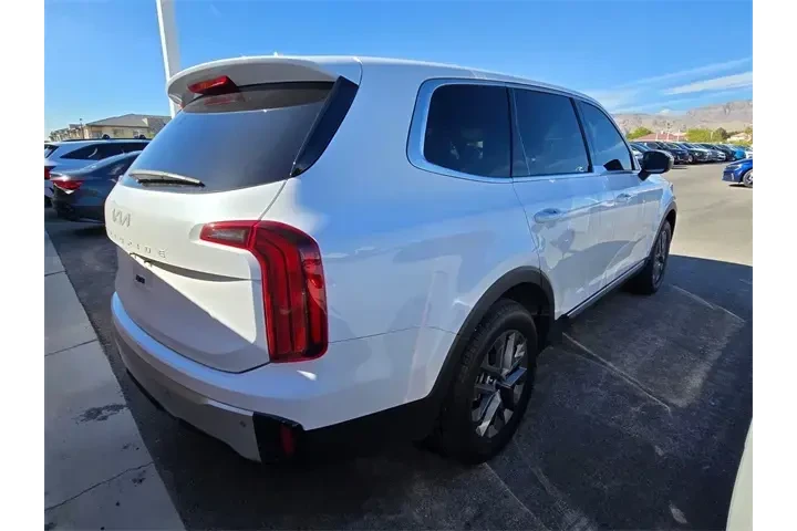 $30580 : Kia Telluride 2024 LX 4dr SU image 4
