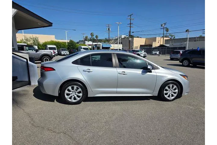 $22990 : Toyota Corolla 2022 LE 4dr S image 3