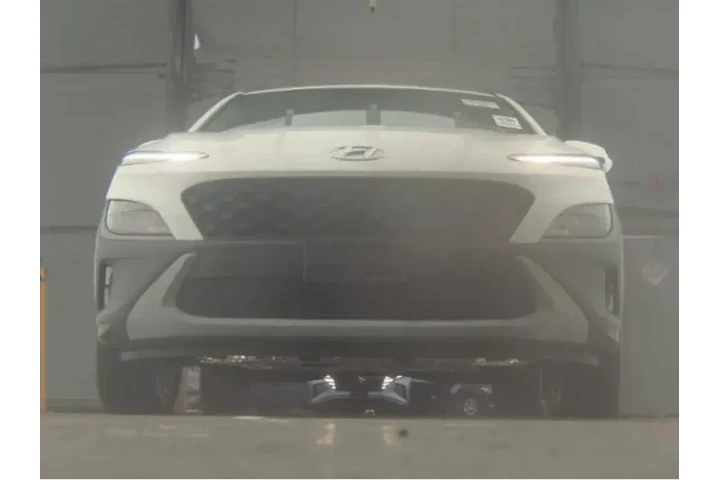 $17993 : Hyundai KONA 2023 AWD SEL 4d image 3