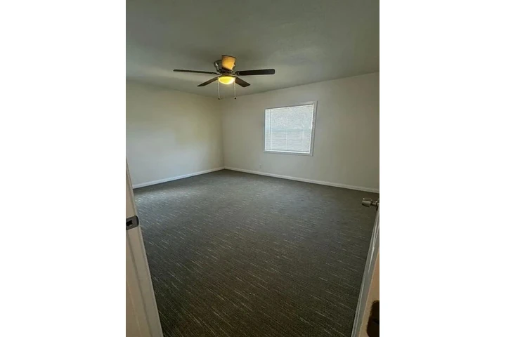 $2500 : READY TO MOVE IN HOME image 2