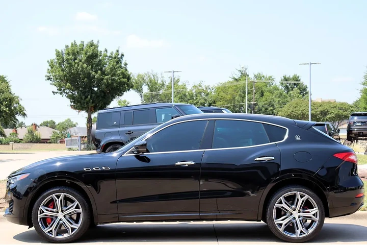 $25797 : 2019 Levante S image 9