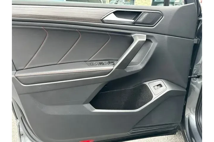 $21978 : Volkswagen Tiguan 2024 Wolfs image 10