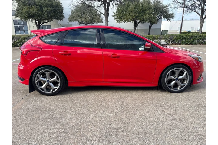 $12995 : 2016 Focus ST image 9