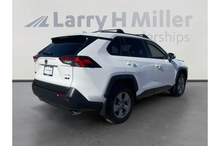 Toyota RAV4 2024 XLE 4dr SUV image 5