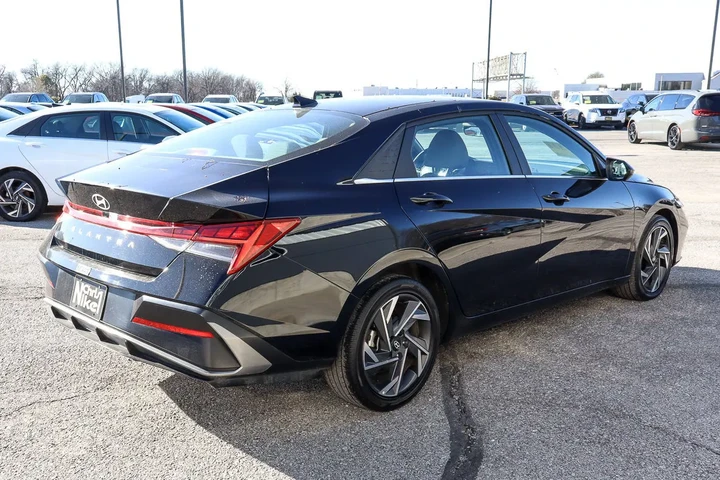 $20288 : 2025 Elantra SEL Convenience image 4