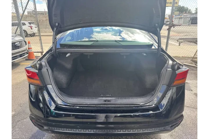 $20995 : 2024 Altima 2.5 SV image 10