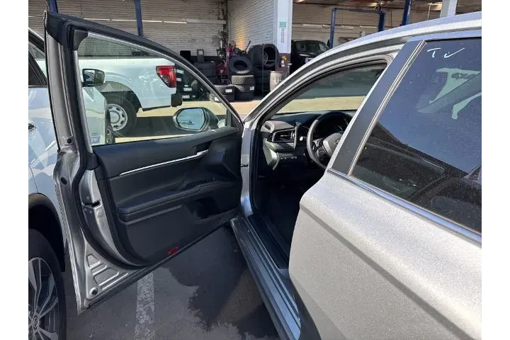 $26201 : Toyota Camry 2024 SE 4dr Sed image 4