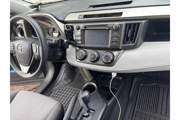 $9000 : 2015 Toyota RAV4 LE SUV image 6
