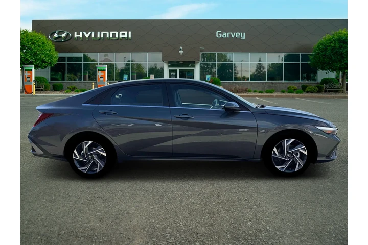 $23135 : Hyundai ELANTRA 2025 SEL Con image 9