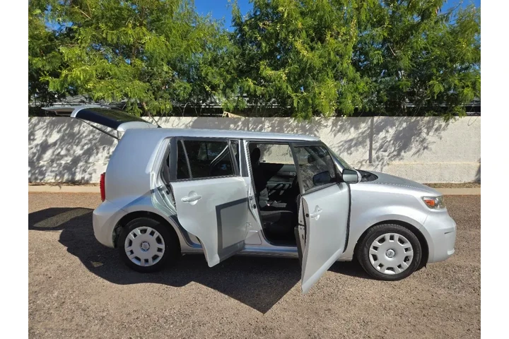 $4587 : 2009 xB image 9