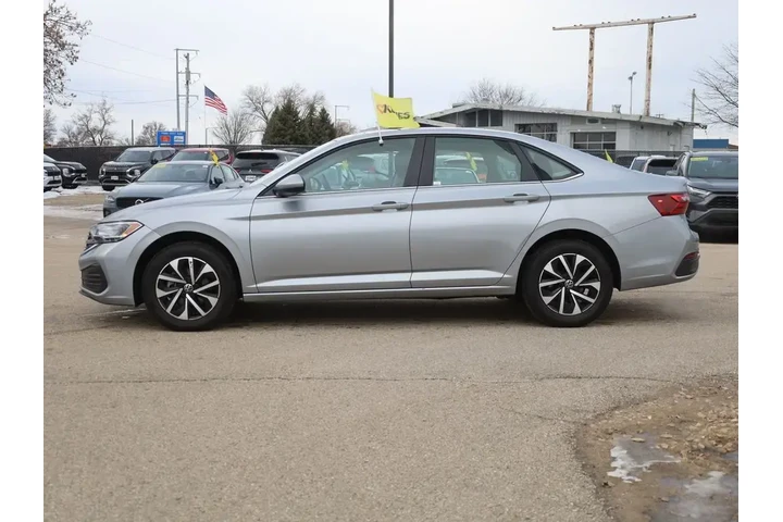 $15477 : Volkswagen Jetta 2024 S 4dr image 6