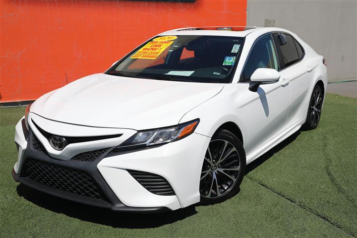 $23999 : 2020 TOYOTA CAMRY SE image 1