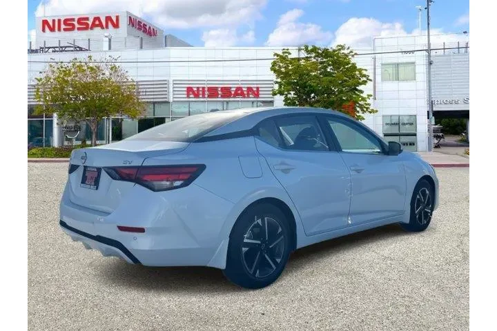 $21085 : Nissan Sentra 2025 SV 4dr Se image 5